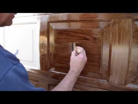 Sử dụng cọ tạo vân gỗ trang trí cho cửa